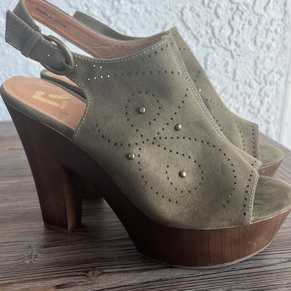 Women Heels R Report Size 8.5 - Picture 6 of 12
